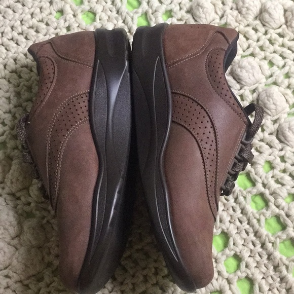 SAS oxford perforat brown cushion orthotic insole - Picture 3 of 6